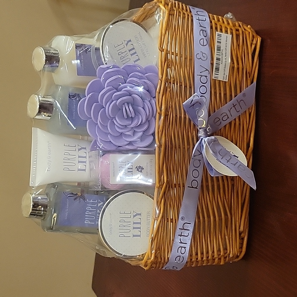 Body and Earth gift basket.  Purple Lily. Nine (9) piece bath and body set.